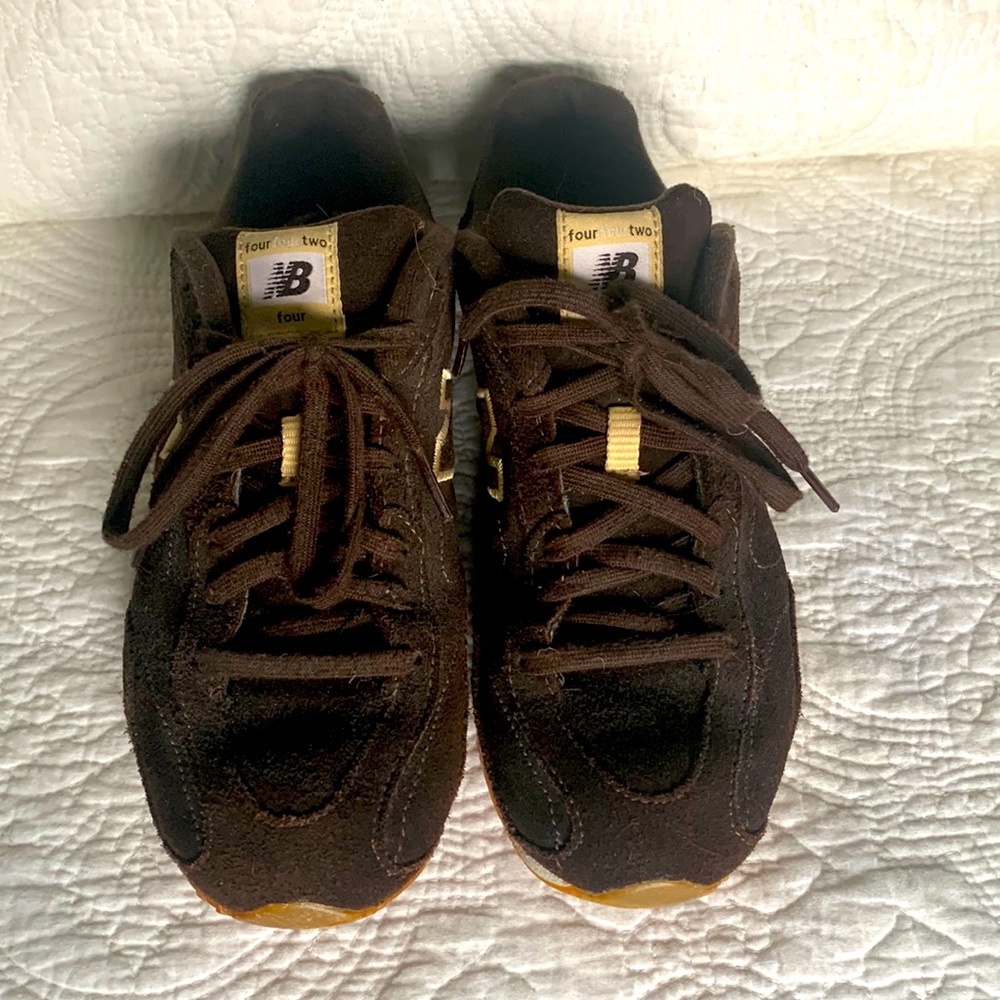 Brown suede comfy sneaks